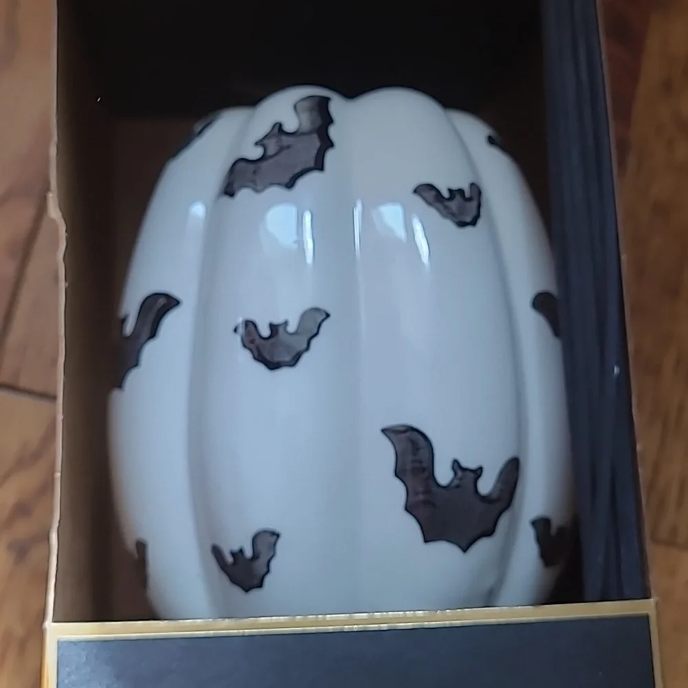 M.STUDIO Cinnamon Pumpkin Ceramic Diffuser - White